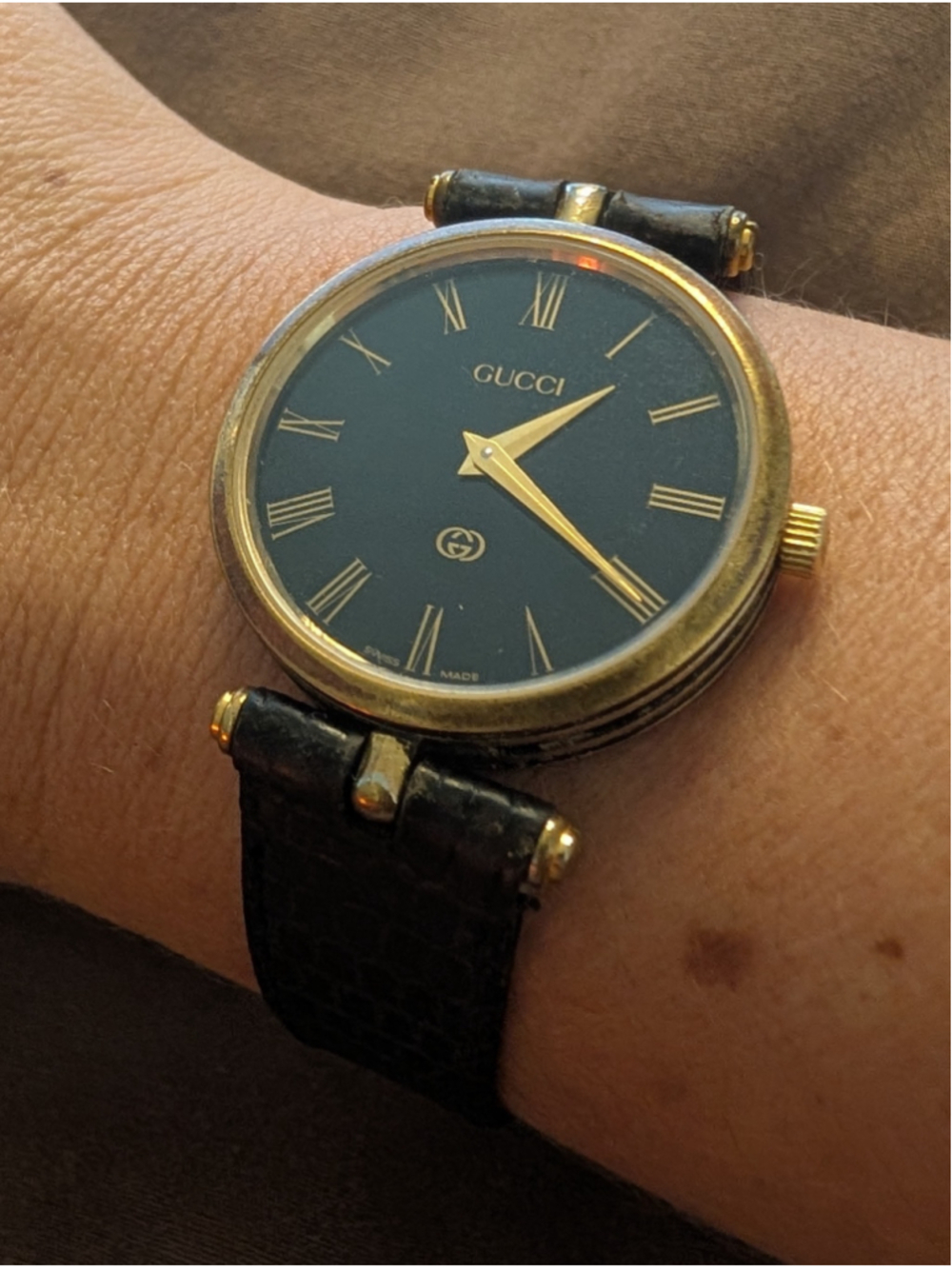 Vintage 1980s Gucci 2000M 30mm Black Dial Roman Numeral Swiss Quartz Watch Gold
